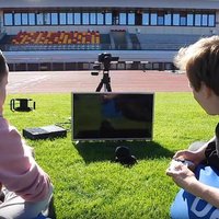 Video: Komiķi Kugrēns un Bāliņš spēlē un analizē futbolu Daugavas stadionā