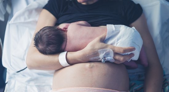 Dzemdību nama fonds uzsāk labdarības akciju, lai atbalstītu jaunos vecākus