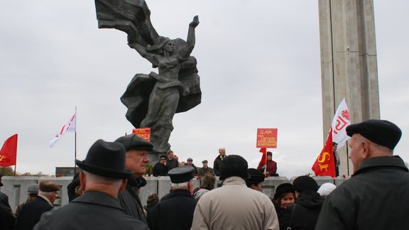 Pasākums par godu padomju armijas ienākšanai Rīgā - 73