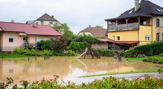 Slovēnija un Austrija turpina cīnīties ar plūdiem un to sekām