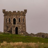 В Шотландии всего за 35000 евро продают замок на острове. Но есть нюанс