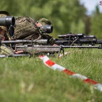 Foto: Ādažos pulcējas un šaudās Baltijas valstu bruņoto spēku snaiperi