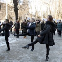 Video: Ar dejām pie valdības mājas studenti protestē pret RPIVA likvidēšanu