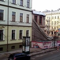 Video: Nelāgi rībot un dārdot, jauc nost slavenāko Rīgas graustu