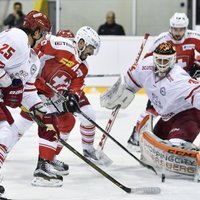 Šveices un Slovākijas hokeja izlases gūst panākumus pārbaudes spēlēs