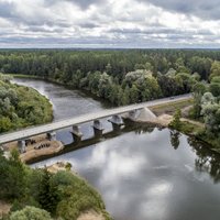 Foto: Strenčos atklāts pārbūvētais tilts pār Gauju