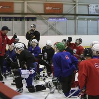 Foto: Pēdējie darbi pirms pasaules čempionāta – Latvijas U20 hokeja izlase uzsāk treniņnometni