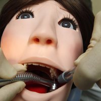 Iedzīvotājus brīdina par neatļautu zobārstniecības praksi Rīgā