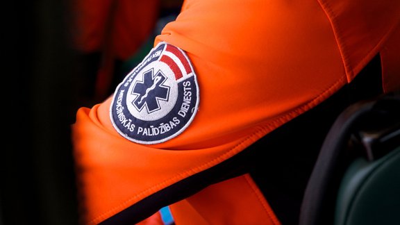 Mediķi pie Rīgas maratonā saļimušā un vēlāk mirušā igauņu jaunieša nokļuvuši deviņās minūtēs