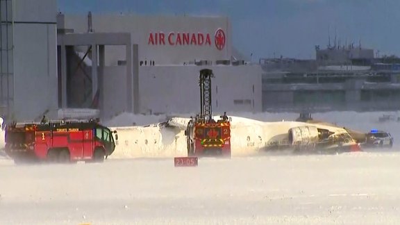 Nosēžoties Toronto lidostā, avarējusi "Delta Air Lines" pasažieru lidmašīna