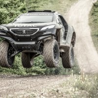 'Peugeot' demonstrē sava Dakaras rallija auto spējas