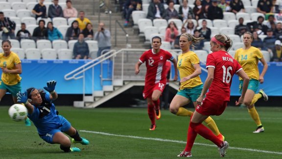 Janine Beckie (CAN) of Canada scores. 