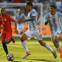 Argentīna bez Mesi 'Copa America' ievadā uzvar Čīli