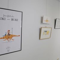 Jūrmalā skatāma dzejas bilžu grāmatu sērijas 'Bikibuks' ilustrāciju izstāde