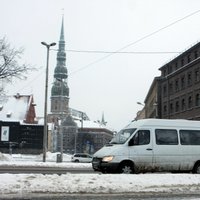 'Rīgas satiksmei' atkal aizliedz turpināt iepirkumu par mikroautobusu pakalpojumiem Rīgā