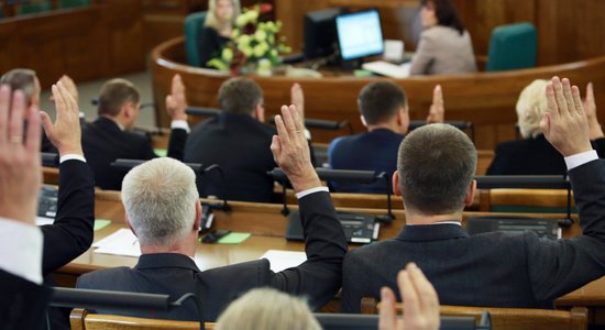 12.Saeima savā pirmajā rudens sesijā pieņēmusi 35 likumus; aktīvākie debatētāji - Viļums un Zariņš