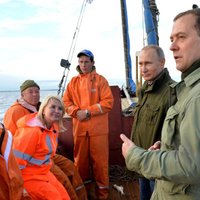 Случайная встреча Путина и Медведева с рыбаками открыла страшную русскую тайну