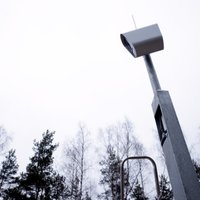 Безопасность на дорогах можно повысить радарами средней скорости: они появятся в Латвии к концу года