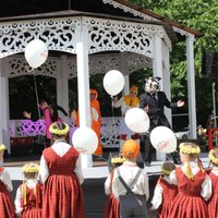 Foto: Kā nedēļas nogalē Jūrmalā svinēja tradicionālos Jomas ielas svētkus