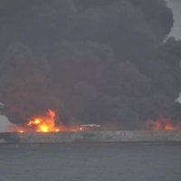 У берегов Китая после столкновения с сухогрузом загорелся танкер, более 30 моряков пропали