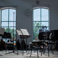 'Sinfonietta Rīga' un 'Zuzeum' aicina uz kamermūzikas vakariem mākslas centrā