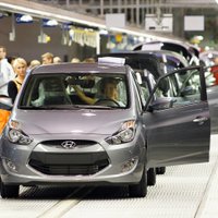 Viens auto vienā minūtē. 'Delfi' reportāža no 'Hyundai' rūpnīcas Čehijā