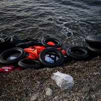 Pēc laivas nogrimšanas Vidusjūrā pazuduši 63 bēgļi