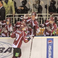 Rīgas 'Dinamo' liek kapitulēt KHL labākajai aizsardzības komandai