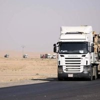 ASV uz Rožavu nosūta 100 auto ar militāro ekipējumu