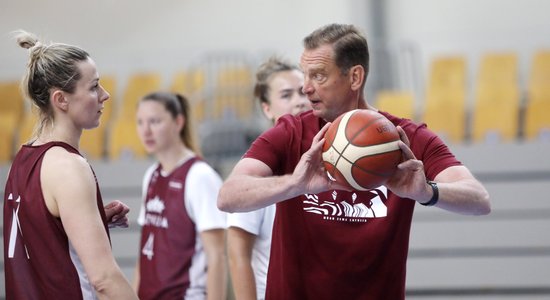 Latvijas sieviešu basketbola izlase uz turnīru Turcijā dosies ar 14 spēlētājām