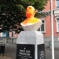 ФОТО: Во Франции осквернили памятник Шарлю де Голлю