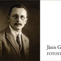 Iznācis Andreja Grāpja fotoalbums 'Jānis Greste. Fotostāsts'