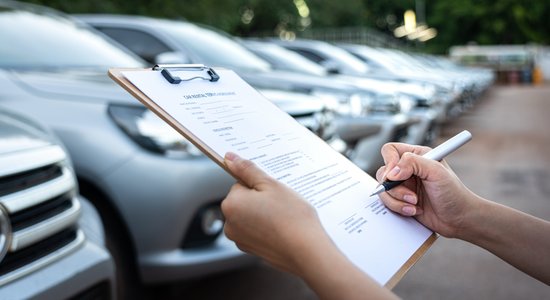 Uzņēmuma auto – kad der elektroauto un kad tomēr izvēlēties iekšdedzes dzinēju