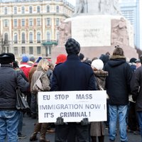 Во время пикета против иммиграции в Риге совершено нападение на журналистку