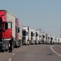 Pie Polijas robežas aktīvisti trešo diennakti bloķē Krievijas un Baltkrievijas kravas automašīnas