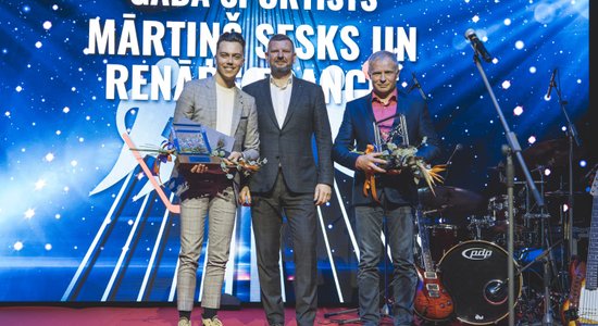 Mārtiņš Sesks un Renārs Francis saņem titulu 'Liepājas gada sportists 2023'