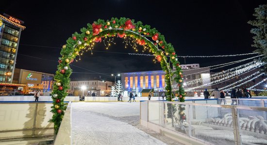 ФОТО. Каток в Даугавпилсе, на котором можно отлично провести время