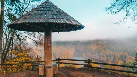 Pirmdien būs mainīgs mākoņu daudzums, vietām līs 