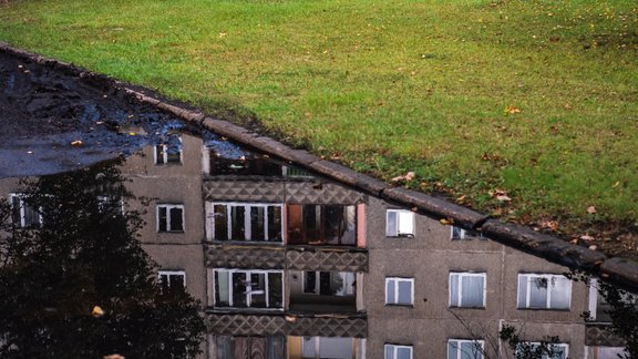 daudzdzīvokļu māja, māja, nams, atspulgs