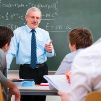 Pedagogu minimālo algu par likmi paceļ līdz 710 eiro
