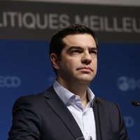 Греция пообещала платить по кредитам