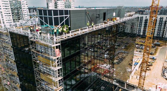 ФОТО: Праздник стропил на строящемся офисном комплексе Elemental Business Centre