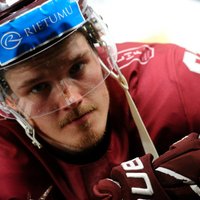 No Latvijas hokeja izlases tiek atskaitīti 16 spēlētāji; Balcers komandai pievienosies pirmdien
