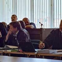 Sūdzības par veselību nepārliecina – tiesa patur apcietinājumā Uļmanu