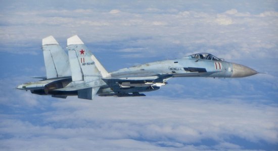 ВИДЕО: Су-27 перехватил американский самолет-разведчик над Балтикой