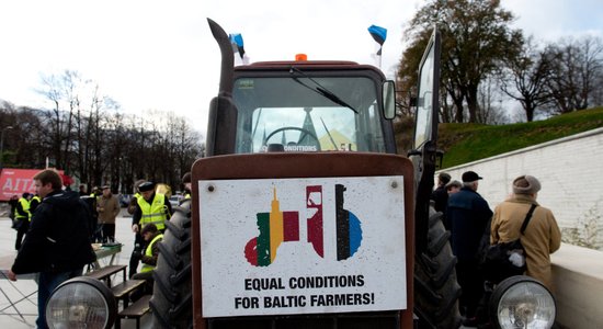 Прибалтийские крестьяне на тракторах добрались до Брюсселя