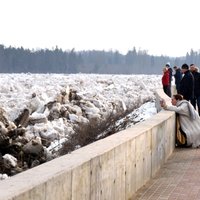 Pļaviņu novadā applūst ēkas; domes priekšsēdētāja situāciju vērtē kā kritisku