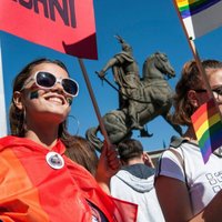 Foto: Kosovā notiek pirmais geju praids vēsturē