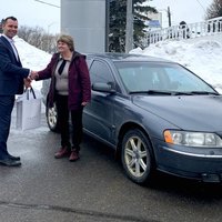 Kanādā sieviete 14 gadu laikā ar 'Volvo V70' nobraukusi miljonu kilometru