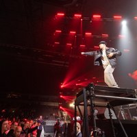 Foto: Gustavo pulcē fanus atgriešanās koncertā 'Arēna Rīga'